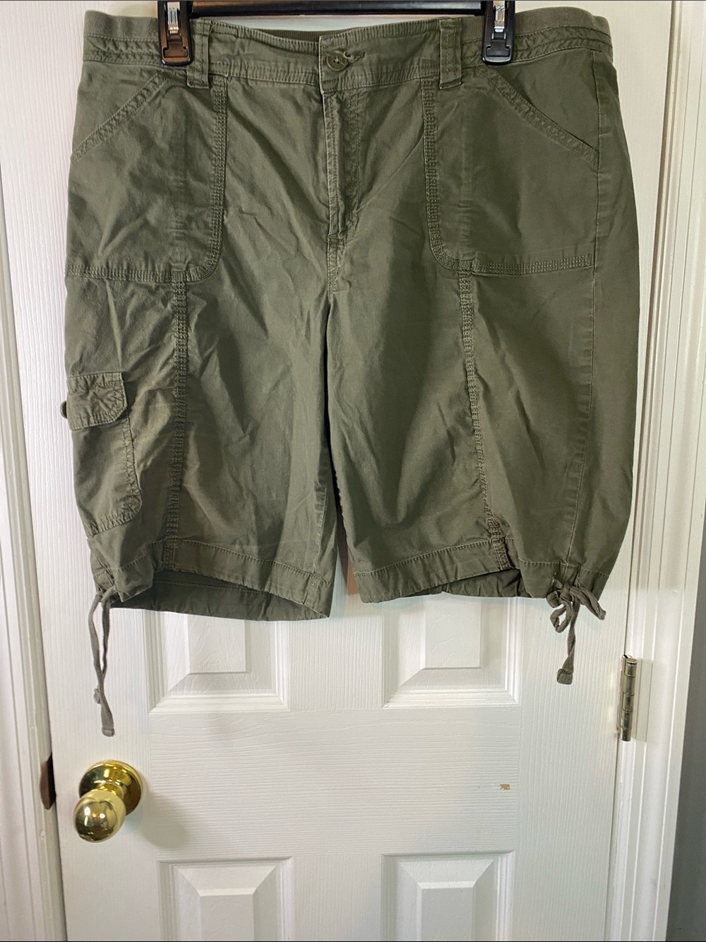 St. John's Bay Olive Utility Shorts Women’s Size 16